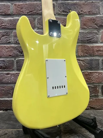 Электрогитара Stratocaster с Мощным Комбиком (полный комплект)