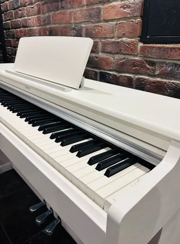 Корпусное Пианино Yamaha YDP 165-WH + Банкетка
