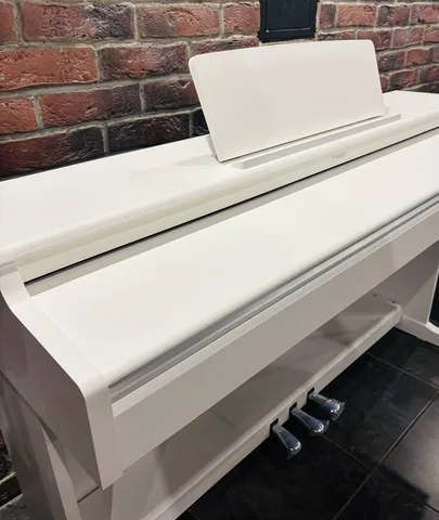 Корпусное Пианино Yamaha YDP 165-WH + Банкетка