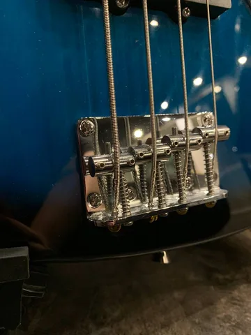 Бас Гитара Jazz Bass BLS + Комбик 15 ват (комплект)