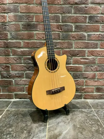 Акустический Бас с Подключением Peavay EQ (Массив Ели)