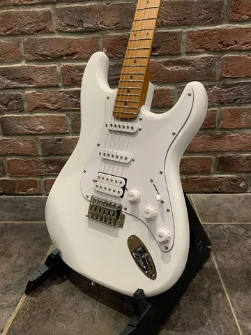 Электрогитара Stratocaster HSS WH (аналог Fender)