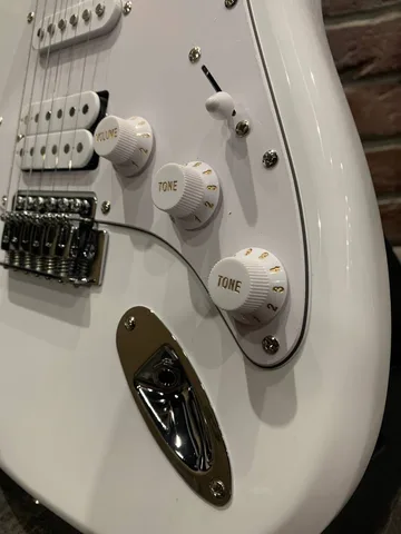 Электрогитара Stratocaster HSS WH (аналог Fender)
