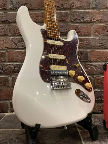 Электрогитара Stratocaster + Стильный Комбик 15 ват