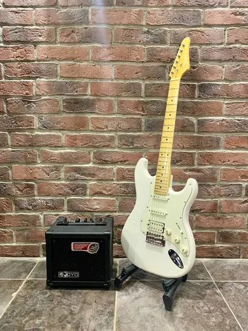 Электрогитара Stratocaster HSS + Цифровой Комбоусилитель с Эффектами с Драм Машиной