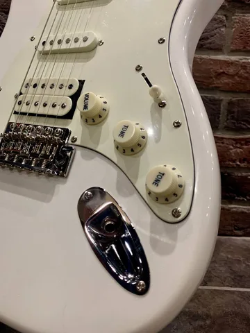 Электрогитара Stratocaster HSS + Цифровой Комбоусилитель с Эффектами с Драм Машиной