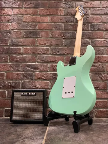 Электрогитара Stratocaster HSS + Цифровой Комбик NUX Mark 2 (комплект)