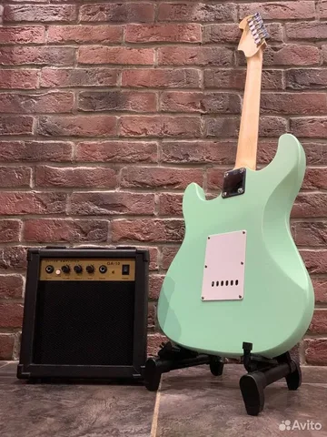 Электрогитара Stratocaster HSS c Комбиком 10ват (комплект)