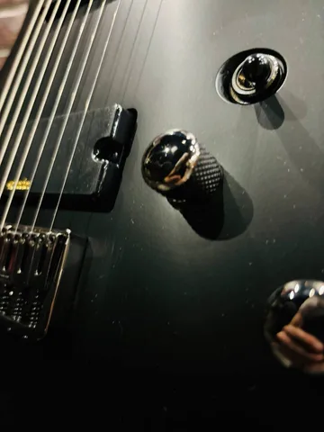 Электрогитара Schecter Demon 8 Black Mate + Комбик 15 ват с Перегрузом (USA)