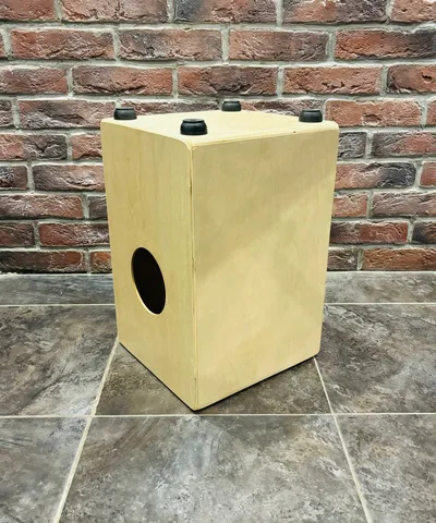 Кахон с Подструнником Dekko (рисунок)
