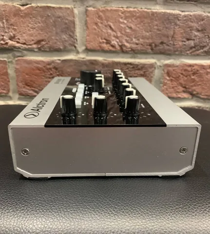 Звуковая Внешняя Карта Alctron MK-3 с Эффектами (3-ех Канальная)