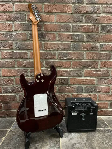 Электрогитара Jet-450 + Портативный Комбик с Эффектами (Аналог Fender)
