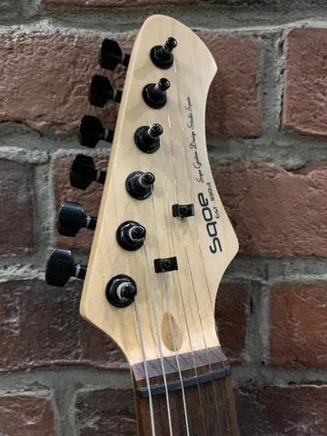 Электрогитара Stratocaster HH + Цифровой Комбик с Эффектами Nux Mark 2