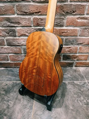 Бас Укулеле Olive EQ из Массива Красного Дерева (Струны Металл)