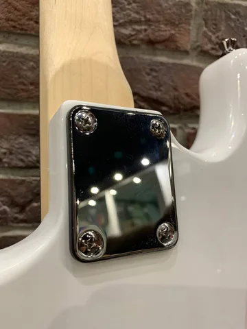 Электрогитара Stratocaster + Комбик 15 ват (комплект)