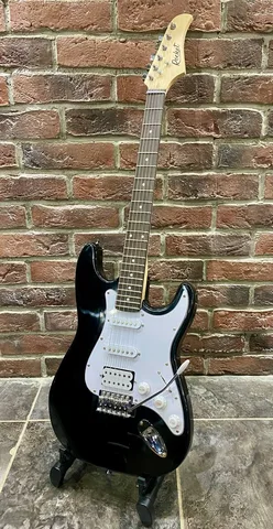 Электрогитара Stratocaster для Начинающих (чёрная)