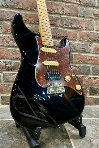 Электрогитара Jet 400 Black Stratocaster HSS