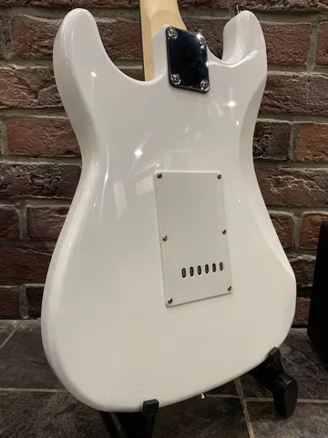 Электрогитара под Fender + Цифровой Комбик NUX Mark 2 (комплект)