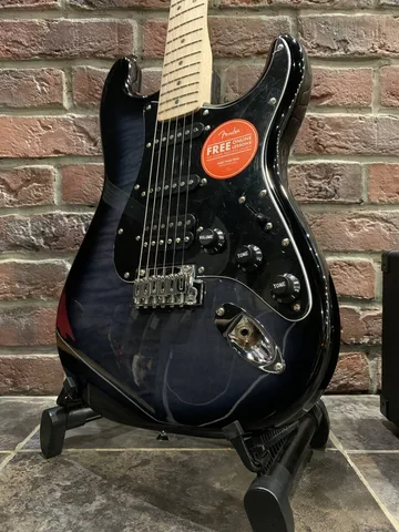 Электрогитара Fender Stratocaster Affinity + Комбик с Эффектами и Драм Машиной