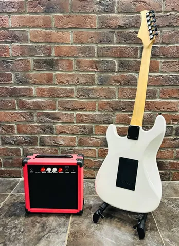 Электрогитара Stratocaster HSS Black Series + Комбик 15 ват (комплект)