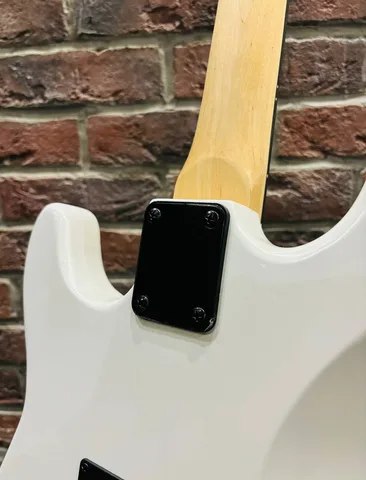 Электрогитара Stratocaster HSS Black Series + Комбик 15 ват (комплект)