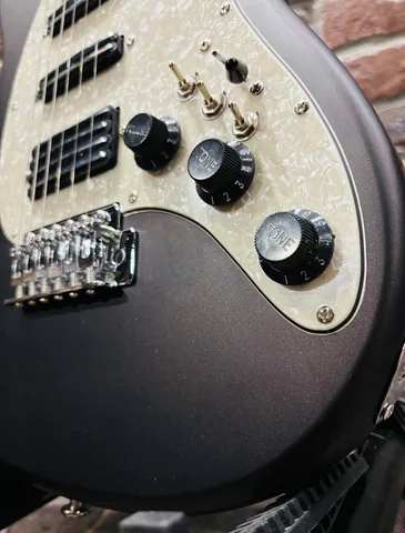 Электрогитара Grote HSS Stratocaster (Рельсовые Звучки с Отсечкой) - изображение 3