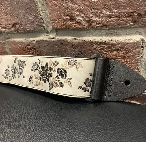 Гитарный Ремень Ernie Ball White Rose (USA)