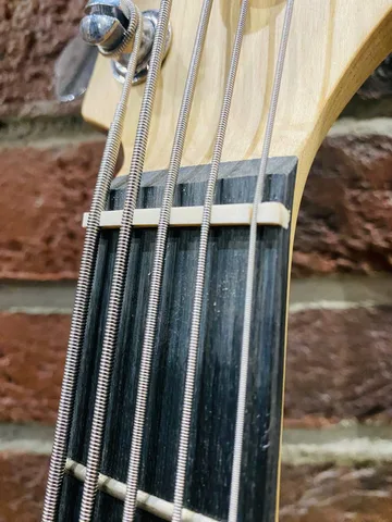 Бас Гитара 5-ти струнная Foix