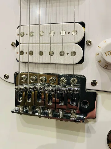 Электрогитара White Stratocaster для Начинающих