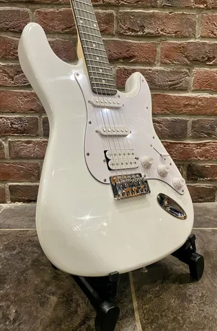 Электрогитара White Stratocaster для Начинающих