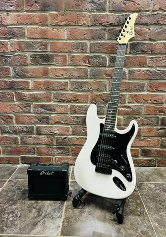 Электрогитара Stratocaster HSS Black Series + Портативный Комбик