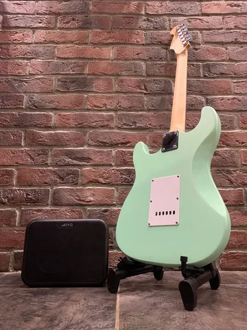 Электрогитара Stratocaster HSS Mintol + Портативный Комбик (комплект)