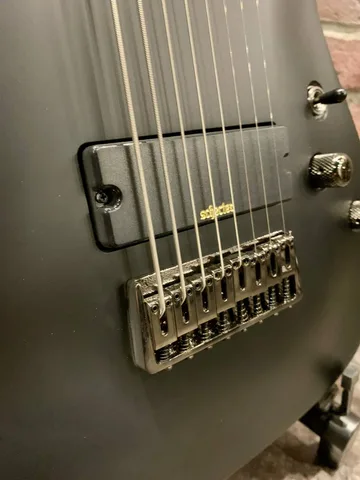 Электрогитара Schecter Demon 8 BKS + Комбик-Процессор NUX 40 вт
