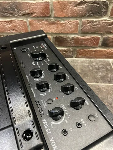 Цифровой Моделирующий Комбик С Эффектами VOX-VX 15 GT