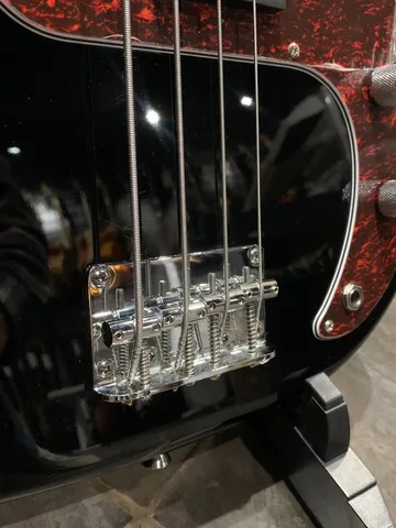 Бас Гитара Precision Bass BK-RD