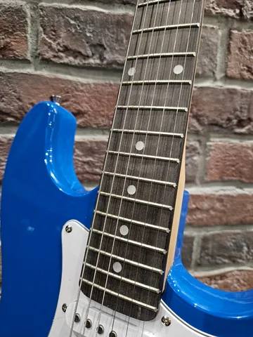 Электрогитара для Начинающих под Fender HH + Комбик 15 ват (комплект)