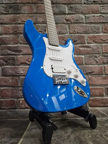 Электрогитара для Начинающих под Fender HH + Комбик 15 ват (комплект)