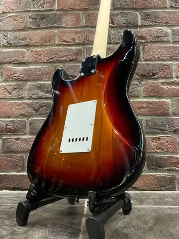 Электрогитара Stratocaster с Мощным Комбоусилителем (комплект)