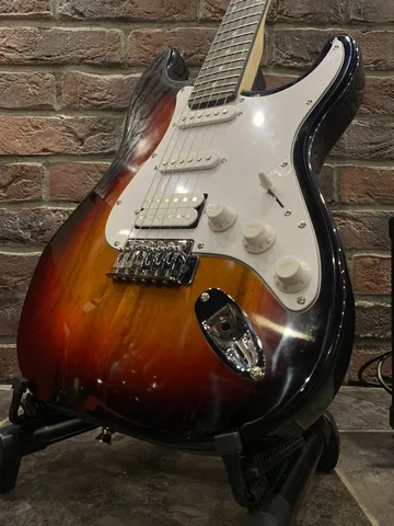 Электрогитара Stratocaster c Комбоусилителем 10 ват (комплект)