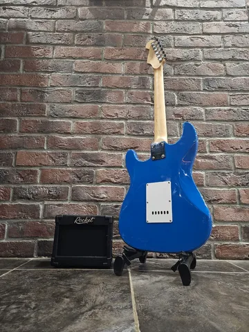 Электрогитара под Fender + Комбоусилитель 5 ват (комплект)