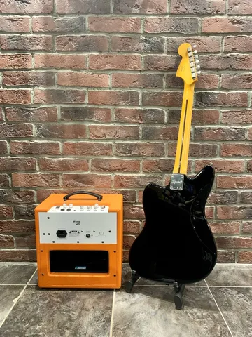 Электрогитара Fender Squier Jaguar 70s + Цифровой Комбик с Эффектами 40 ват (комплект)