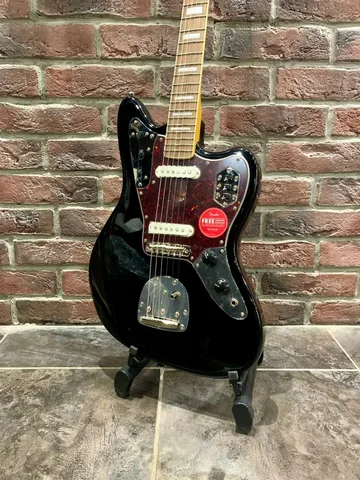 Электрогитара Fender Squier Jaguar 70s + Цифровой Комбик с Эффектами 40 ват (комплект)