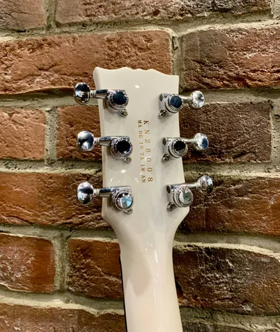 Электрогитара Yamaha SG-200 Custom Pearl White (Группа Кино)