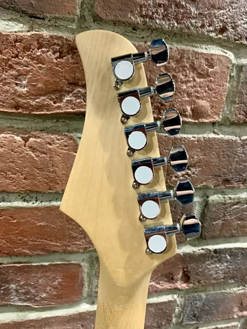 Электрогитара SuperStratocaster + Легкий Комбик 15 (комплект) - изображение 8