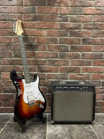 Электрогитара Stratocaster + Комбик 40 ват RG (комплект)