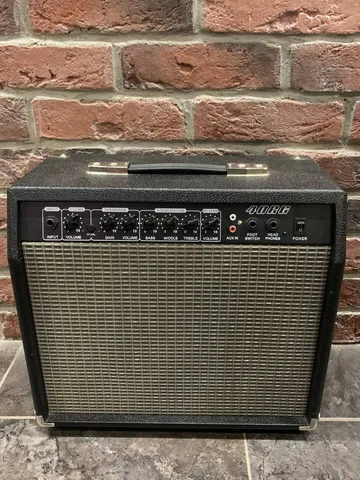 Электрогитара Stratocaster + Комбик 40 ват RG (комплект)