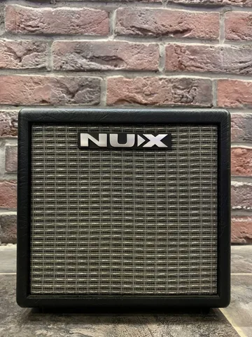 Комбоусилитель c Эффектами NUX Mighty с подключением Микрофона и Гитары