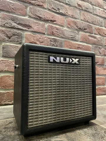 Комбоусилитель c Эффектами NUX Mighty с подключением Микрофона и Гитары